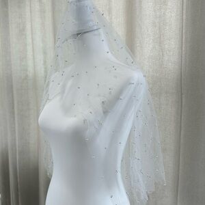 Short Bride Veil with Pearls